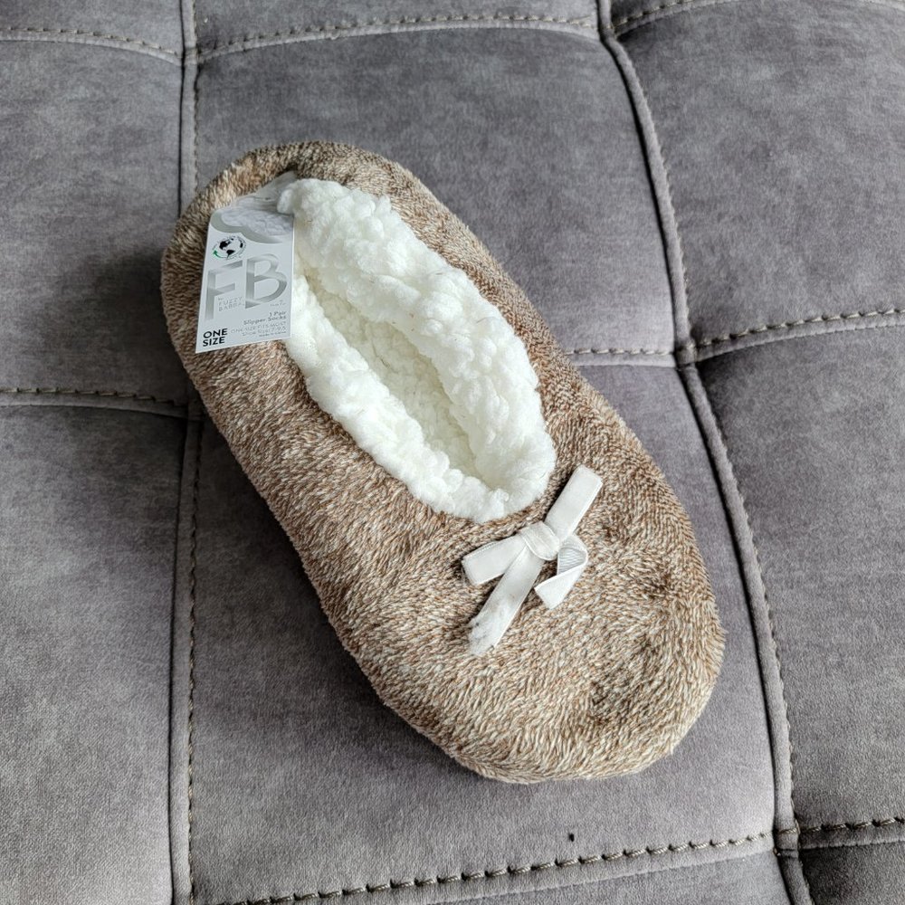 NWT Fuzzy Babba Women's Slipper Socks
